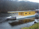 hausboot 17,5 x 4m laden - geankert